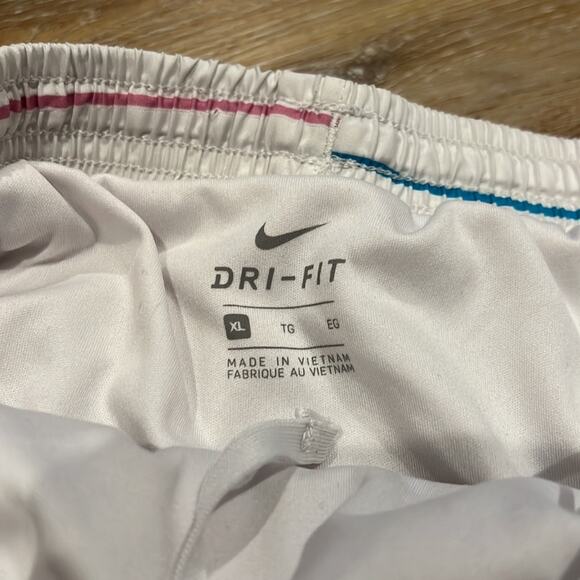 Nike girls XL drifit shorts rainbow stripe - Picture 2 of 4